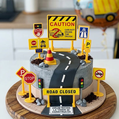 Set decor pentru tort santier / autostrada, semne de circulatie si jaloane
